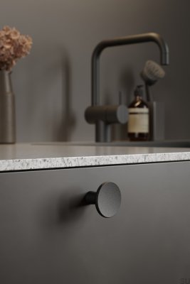 Bouton de meuble Terra 37, en fonte, noir mat