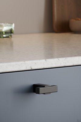 Bouton de meuble Segment 44 en chêne massif noir mat