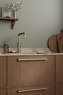 Poignée de meuble allongée Papillon 320, aluminium doré mat et bois de chêne