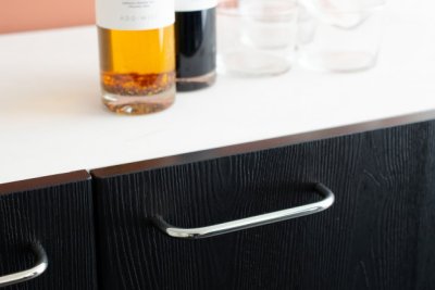 Poignée de meuble longue Grip 136, acier inoxydable poli