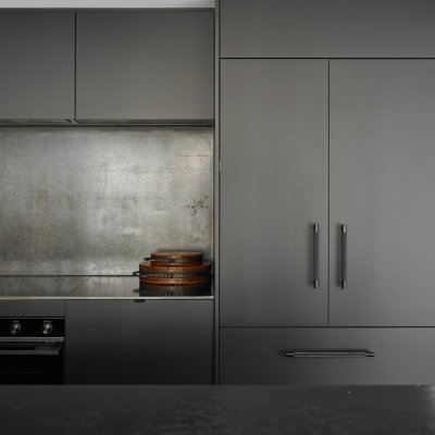 Poignée de meuble allongée Cross 325 en laiton bronze brûlé