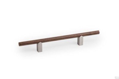 Poignée de meuble Kumo Wood 128 en noyer avec aluminium argenté brossé