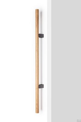 Poignée de meuble double face Kumo Wood Big 640 en chêne massif avec finition aluminium titane noir